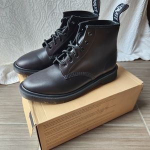 Dr. Martens size US9